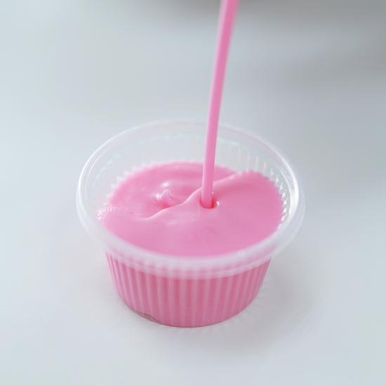 โรงงานผลิตน้ำเชื่อม ไซรัป ซอสเคลือบ OEM - สตรอเบอรี่เคลือบไอศครีม (Strawberry flavoures dip)
